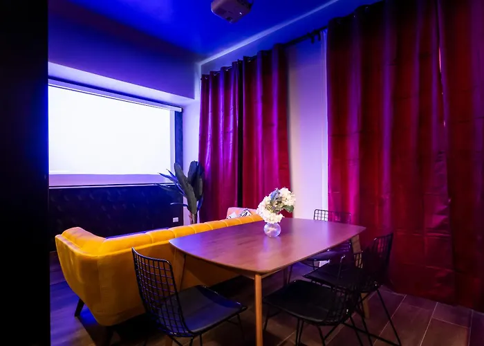 Blooper Cine House