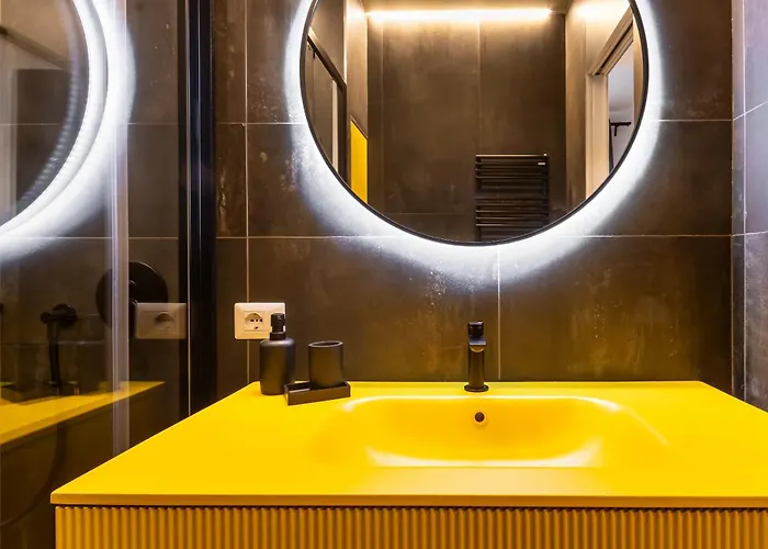 Apartment Blooper Cine House *